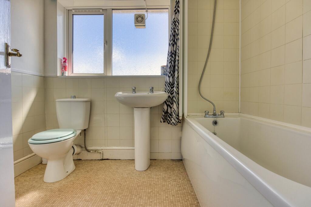 Ewemove Taunton - Adcombe Road (9)