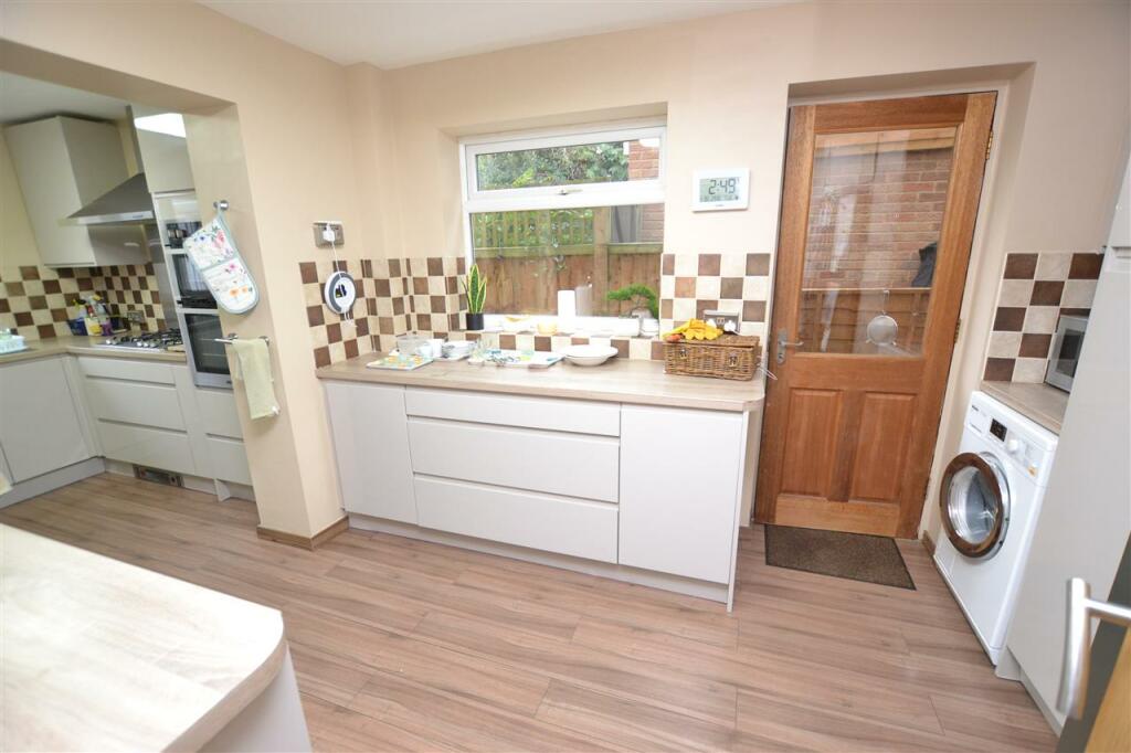 KITCHEN /