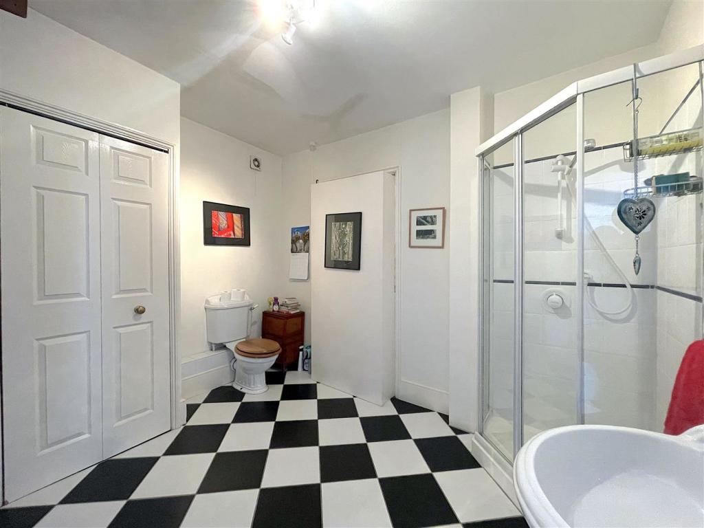 Family Shower Room (1).jpeg