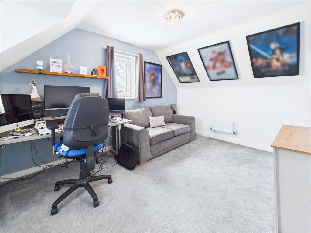 Harrier Way, Estate Agent, Burton on Trent (30).jp