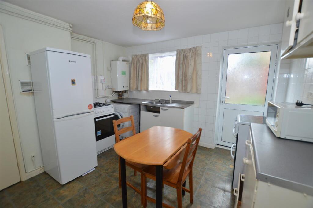 172 Whitton Dene kitchen diner.JPG