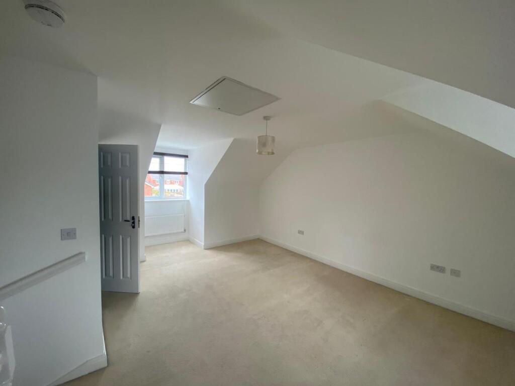 WhatsApp Image 2025-05-24 at 18.42.17 (1).jpeg