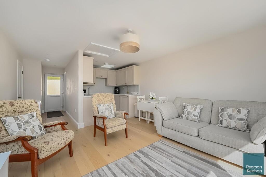 bungalow 4 134 cresent drive north-bn2 (9).jpg