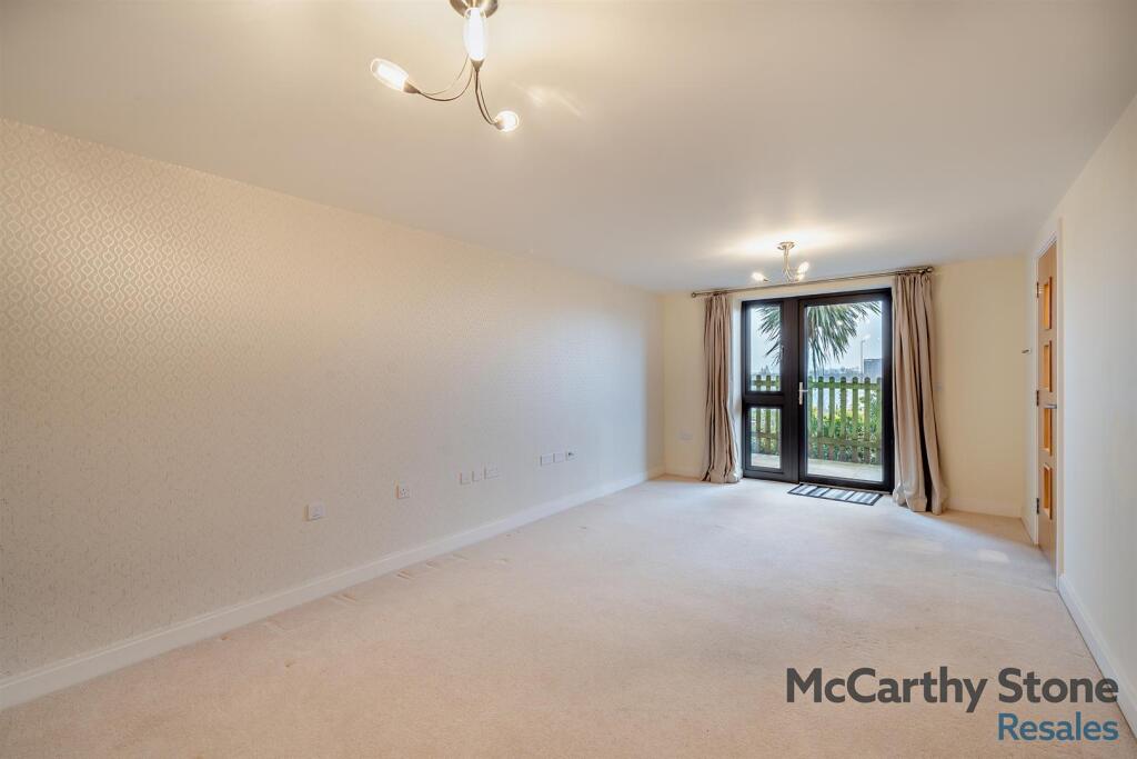 Living Room: