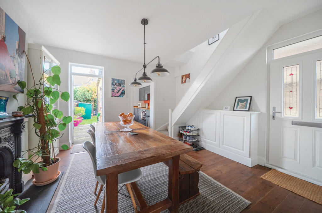 1371611-12-690b69...