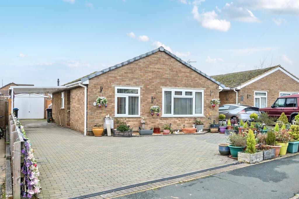 Shillbrook Avenue, Carterton, Oxfordshire, OX18
