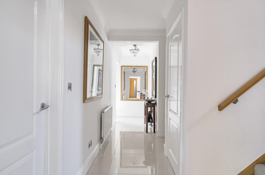 1346863-23-68baf9...