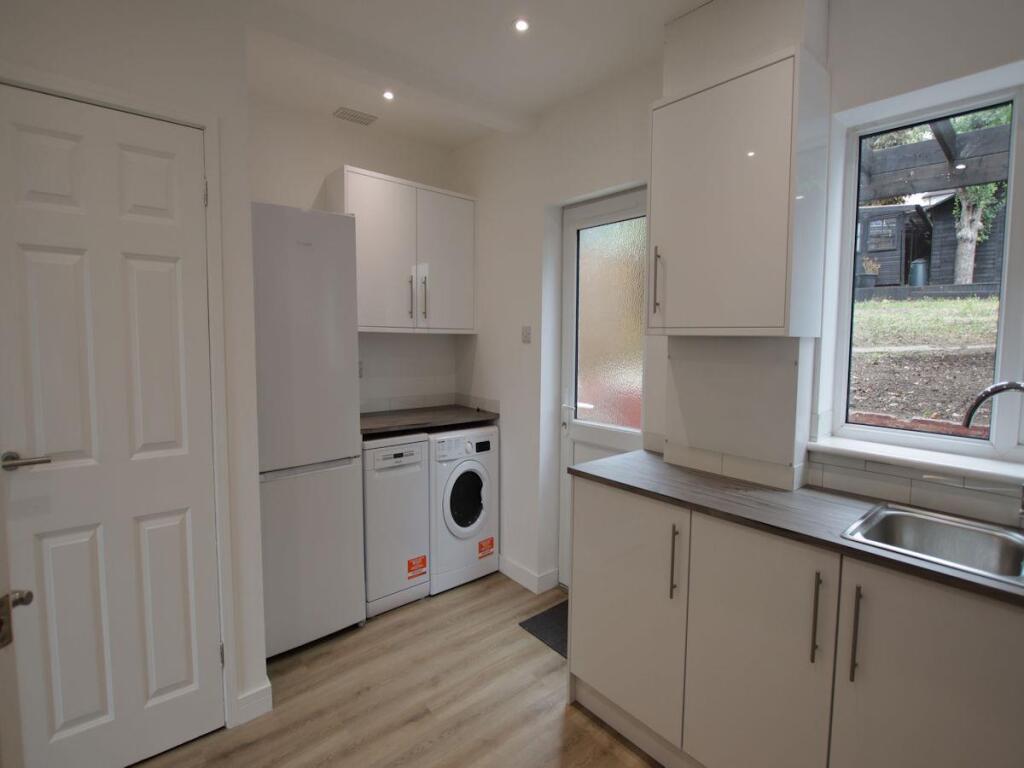 Kitchen 2.jpg