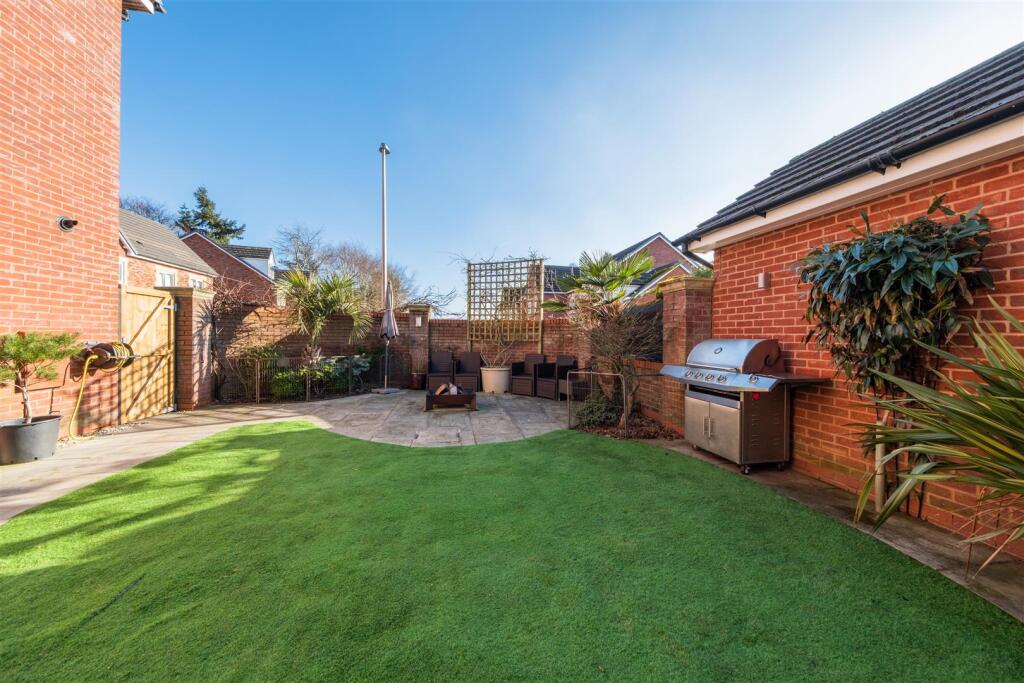 27 Shakerley Close-036.jpg