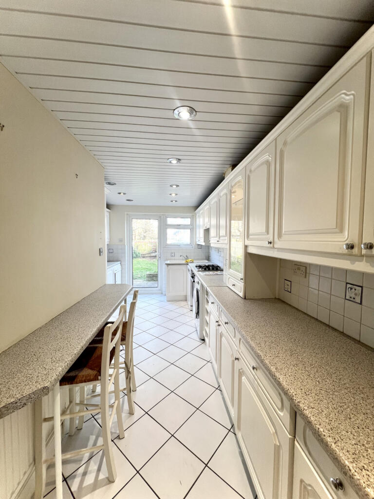 A Beautiful Three Bedroom End of Terrace House in