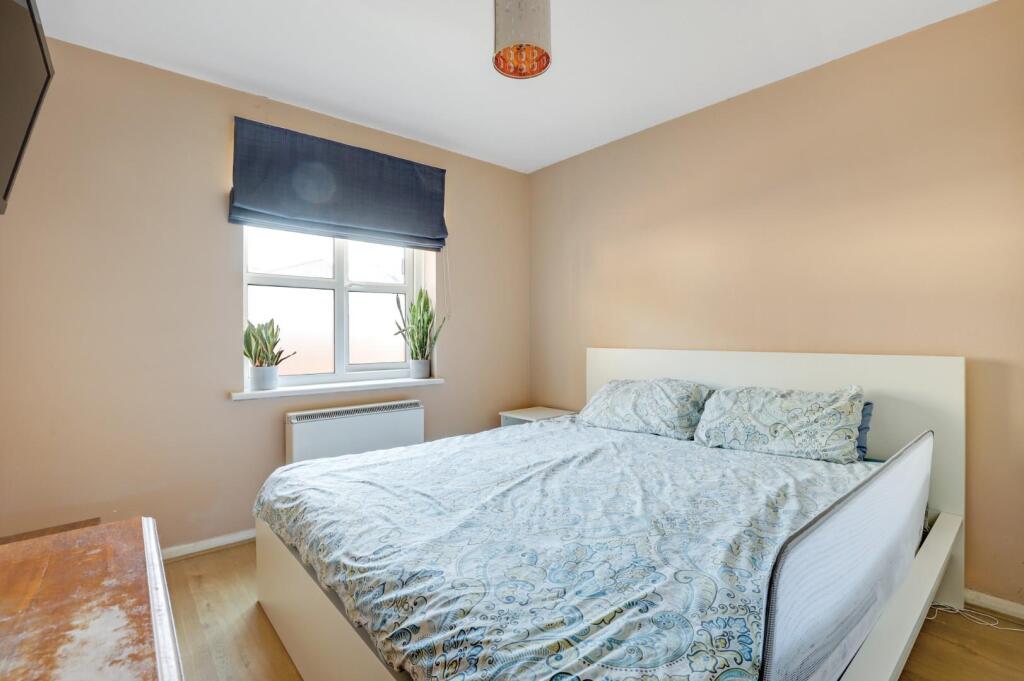 08-6979JHPropWorld - 10 Tarragon Grove - 1.jpg