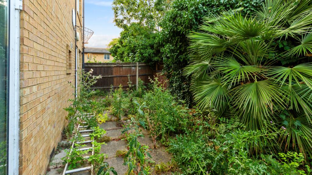 118 Covelees Wall, Winsor Park Estate, Beckton, London, E6 6WF