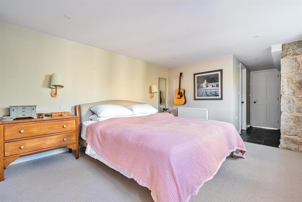 Bed 1.jpg