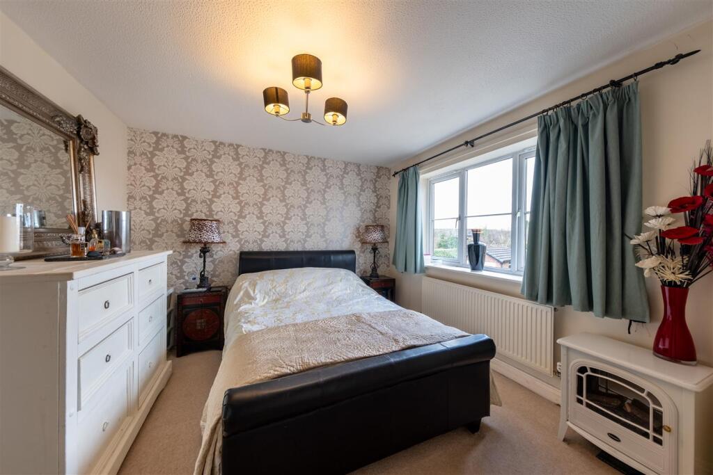 8 Gowy Court-012.jpg