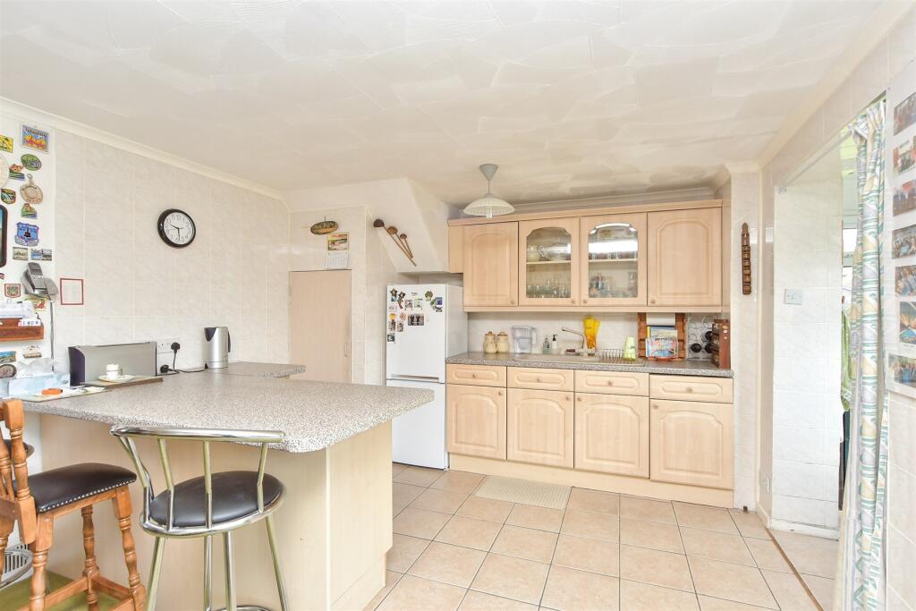 Kitchen/ Dining Area