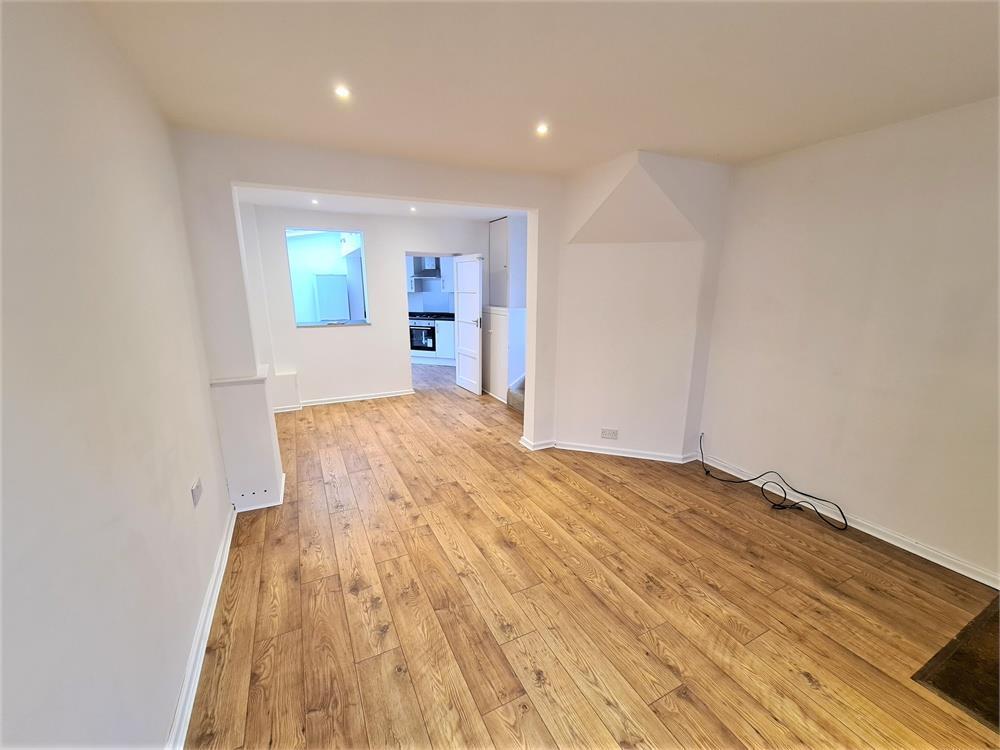 frontroom.jpg