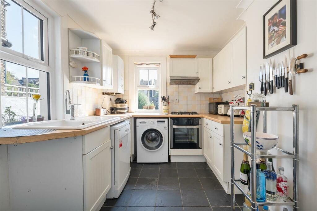 Clifton Avenue, E17