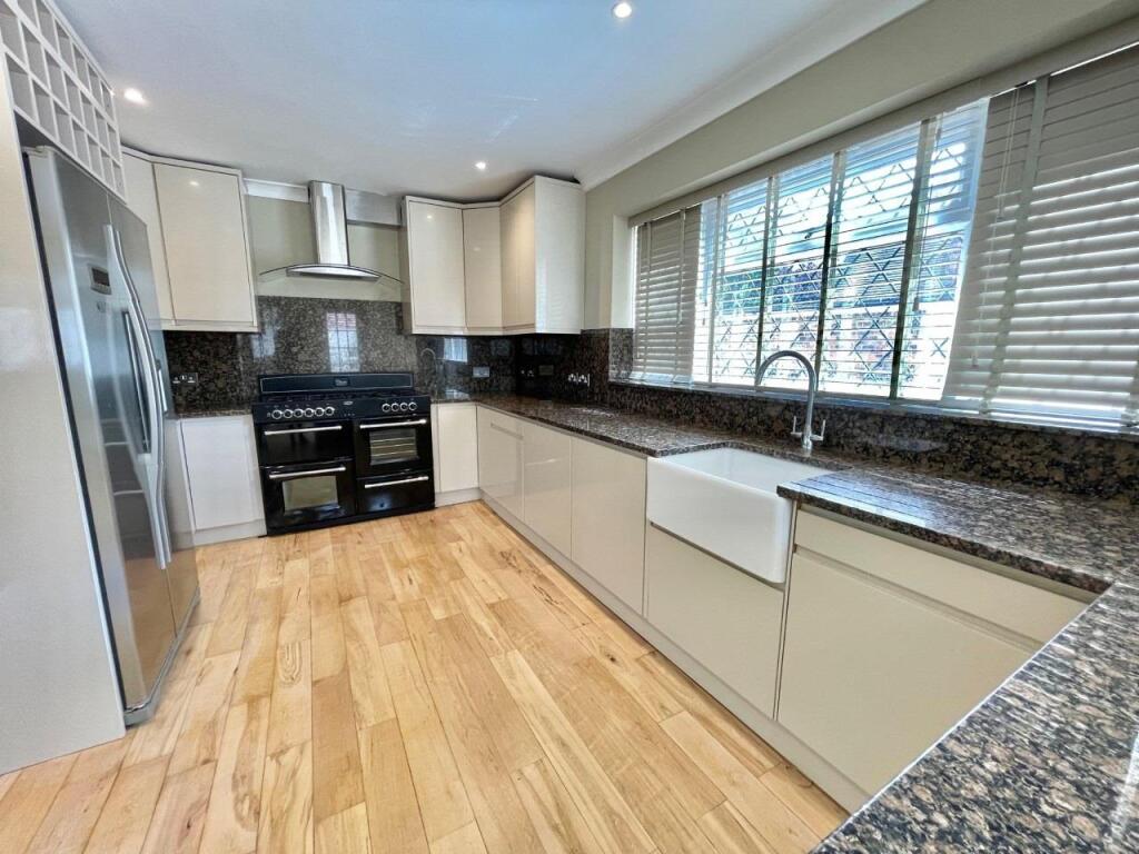 Kitchen 4.jpg