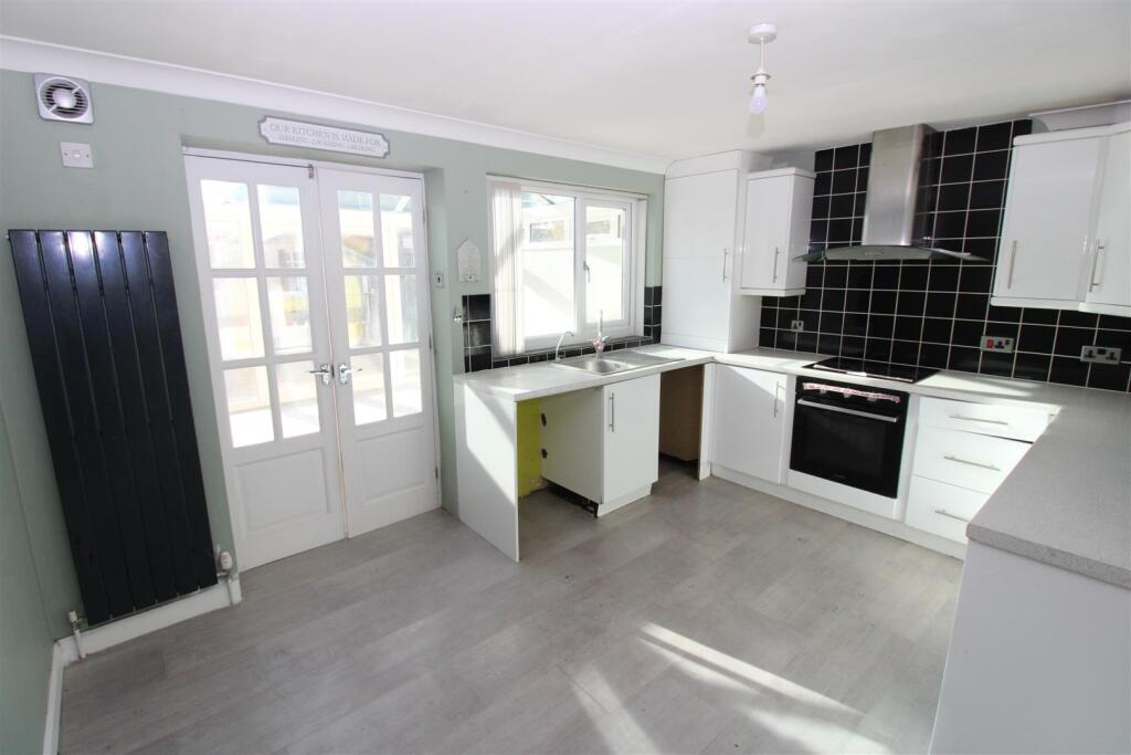 Fitted Dining Kitchen