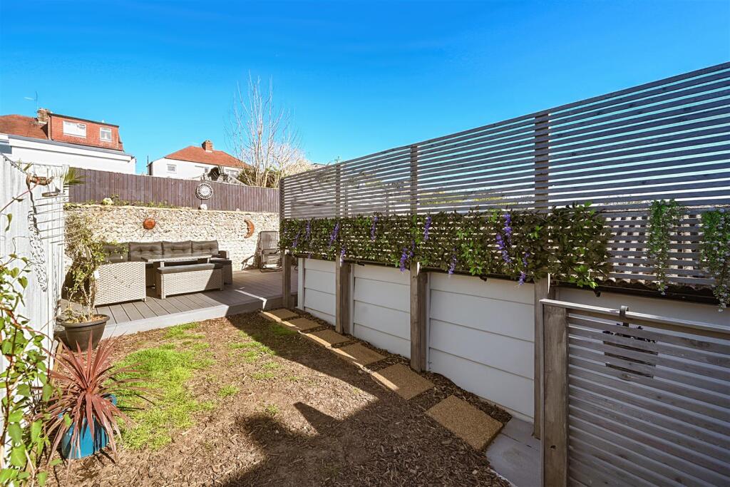 North Road, Portslade BN41 (1).jpg