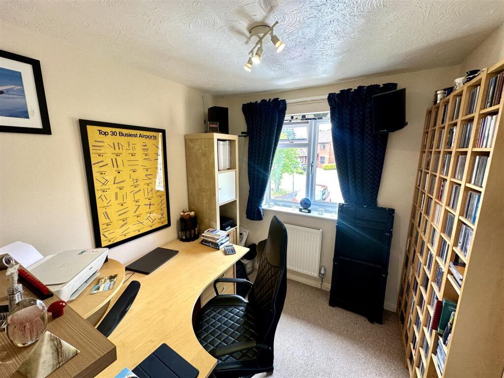 BEDROOM 4