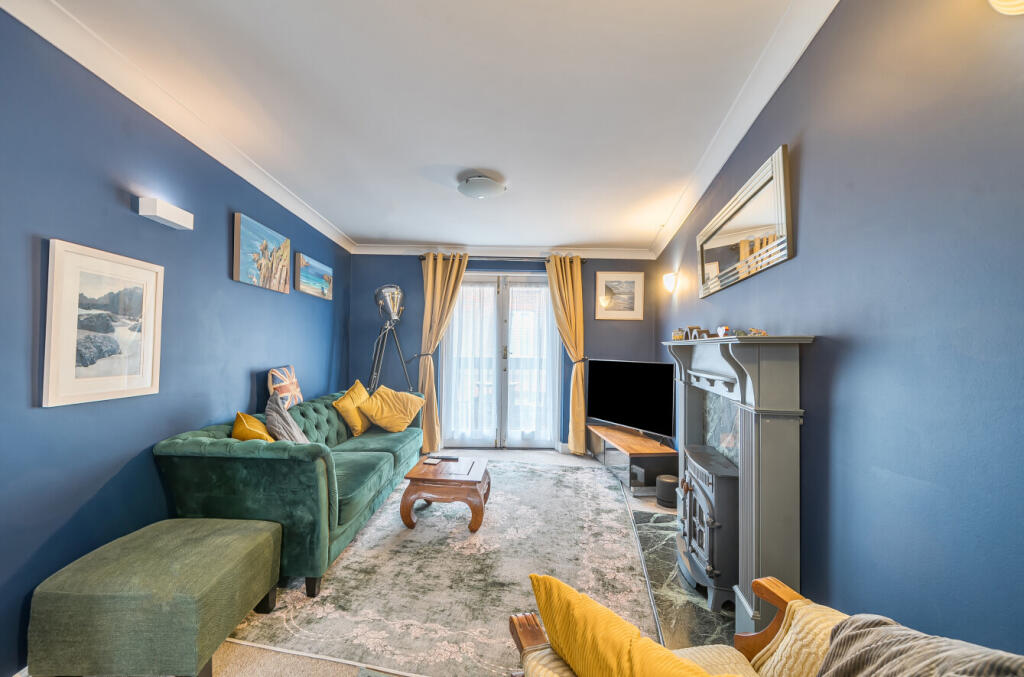 Lounge (First)