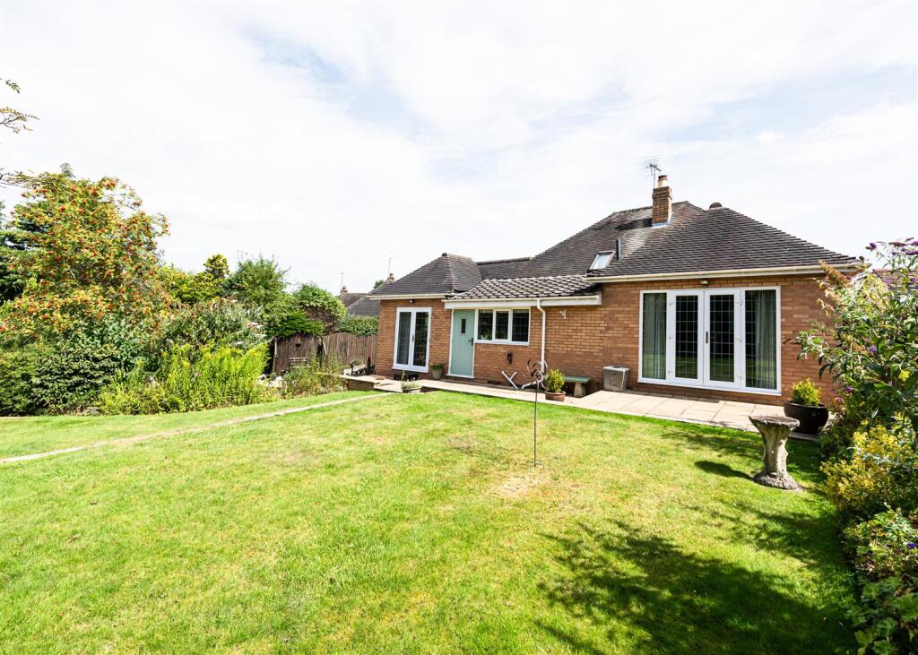 8 Crockington Close-Garden 6.jpg