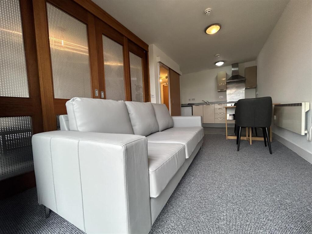 Livingroom (4).jpeg