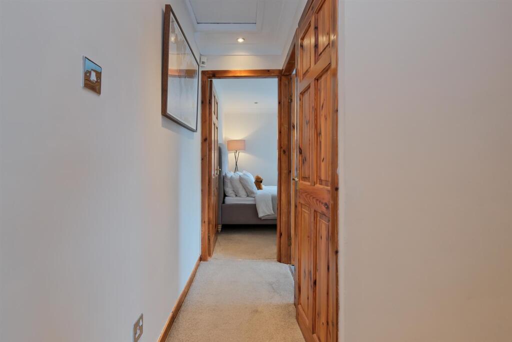 023-32 Currieside Place, Shotts, ML7 4AL.jpg