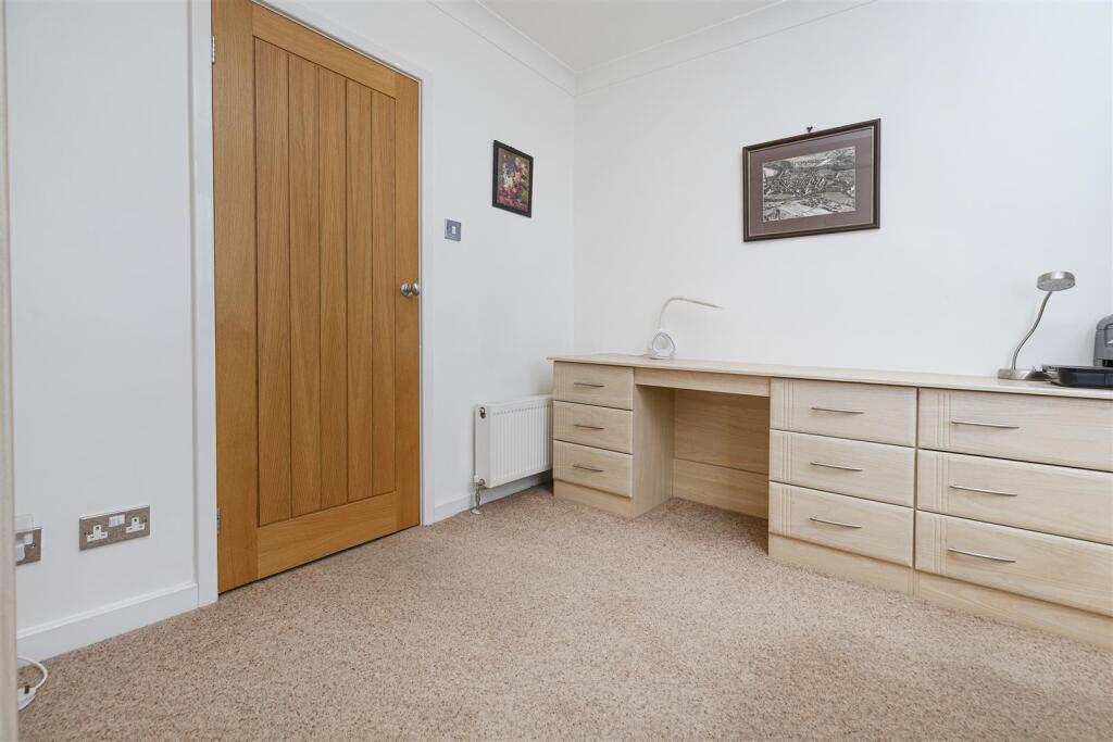 Bramleys Estate Agents - Gleneagles Way - Fixby (2