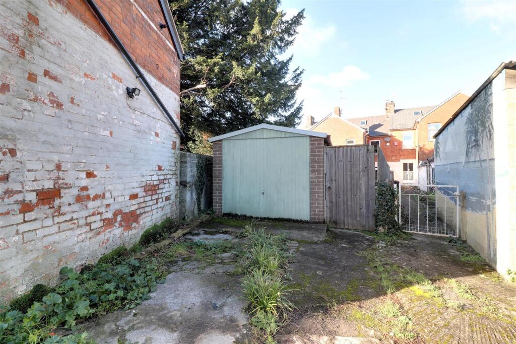 Burdett Road, Stonehouse