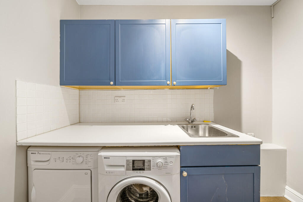 8 Coral Row, SW11...