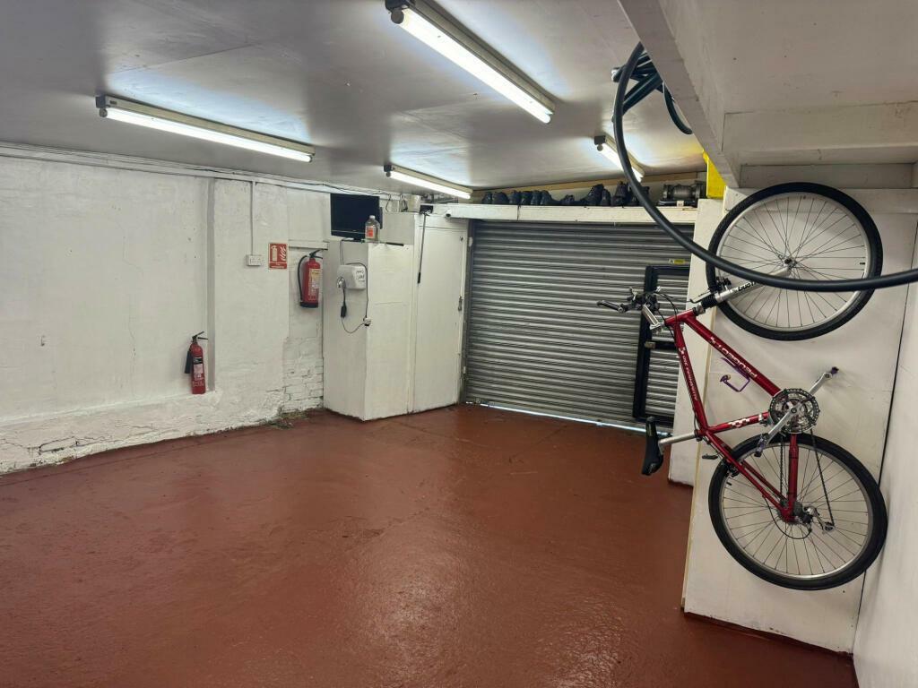 56b Boundary Road - E13 9PR (106).jpeg