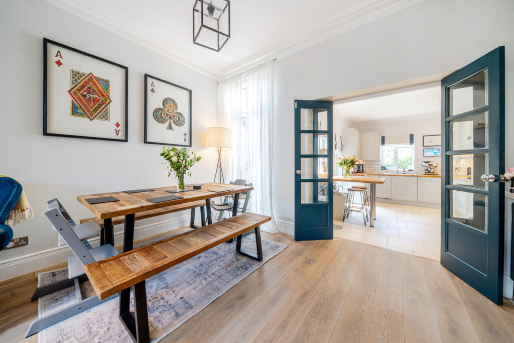 1306368-7-685001b...