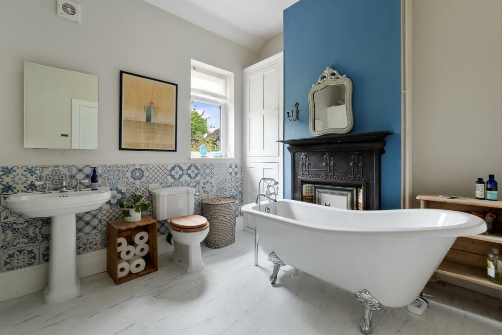 Fairacre.26.Family Bathroom