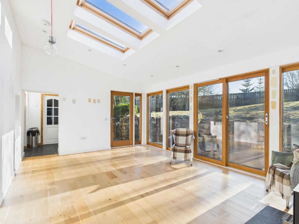 Lounge/dining/family room