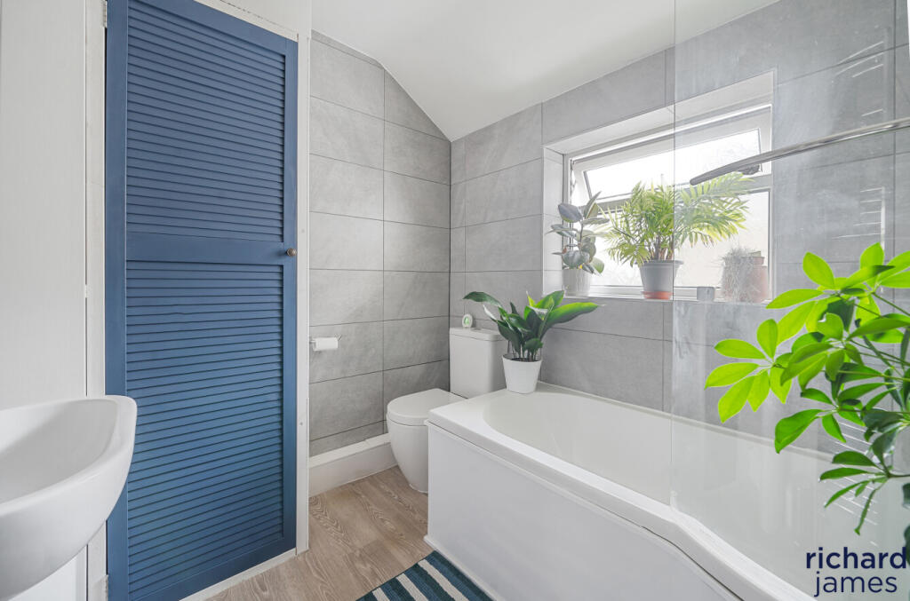 07246e25-a4f8-402...