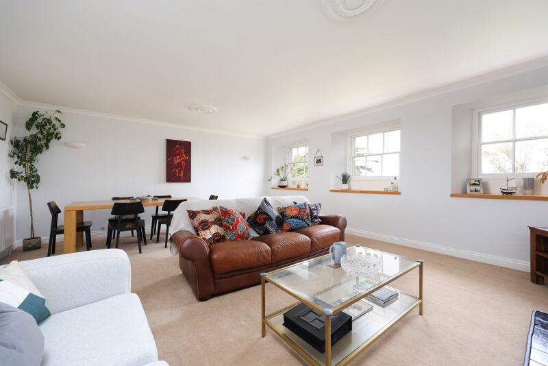 Sitting/dining room