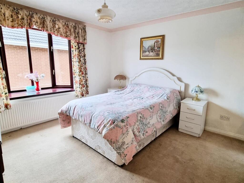 bed1.jpg
