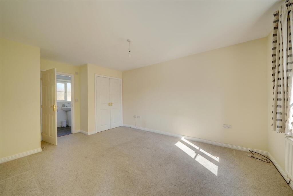 4 Mondrian Close (6).jpg