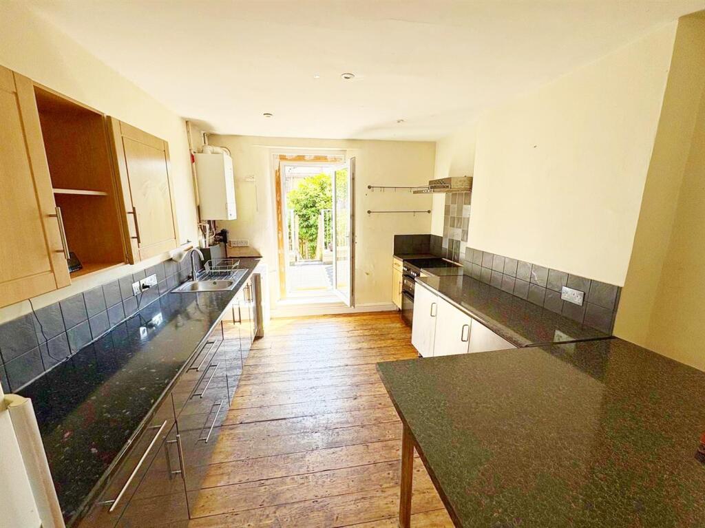 Kitchen out to balcony.jpg