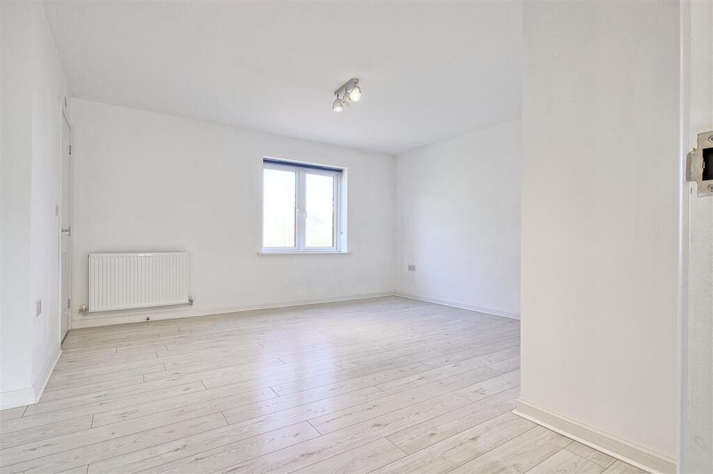 Bedroom 1 -1.jpg