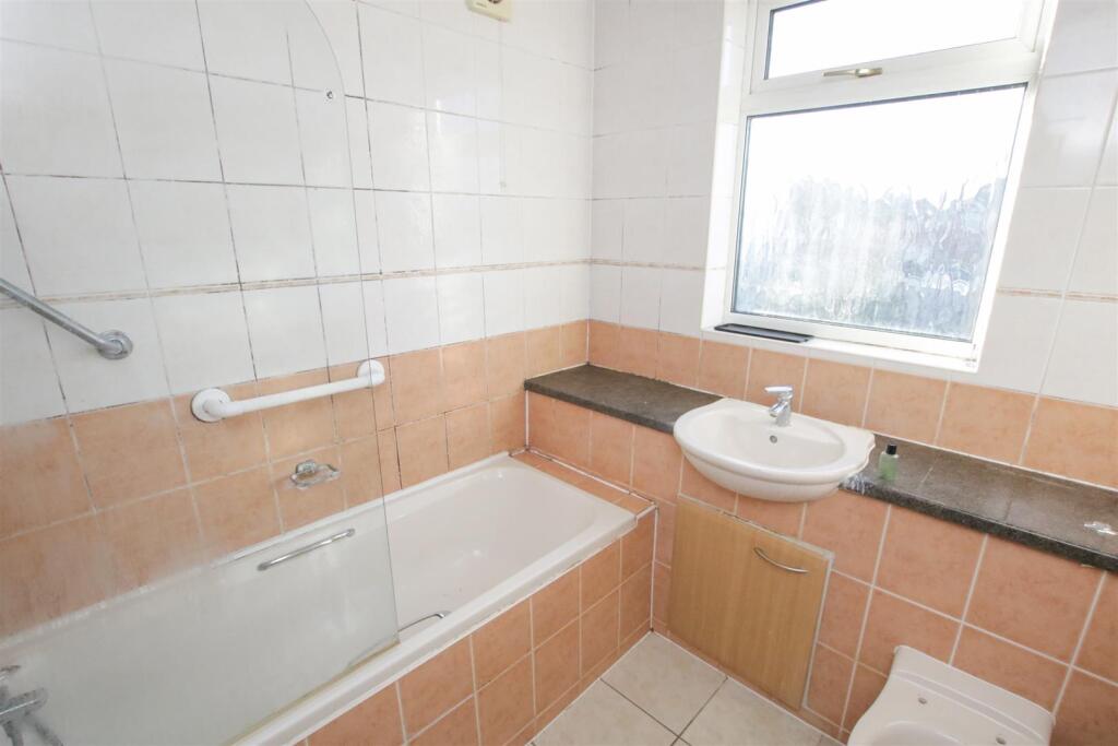 HOUSE BATHROOM