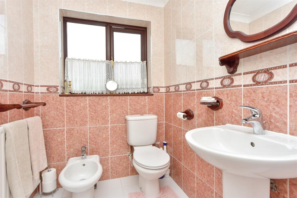 En-Suite Bathroom