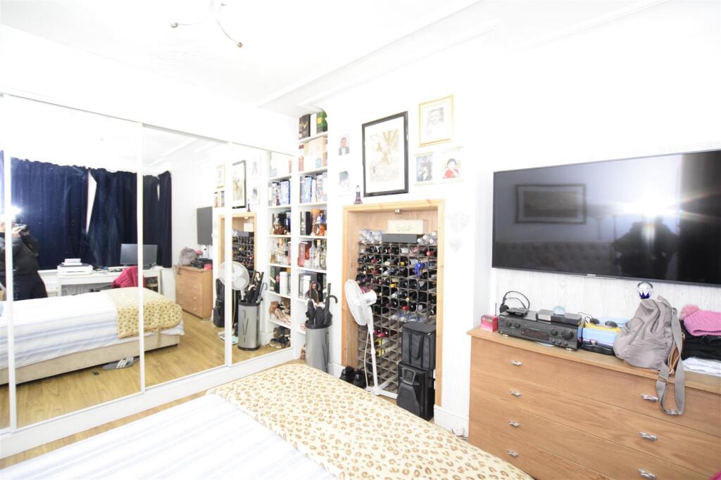 Bedroom 1.jpg