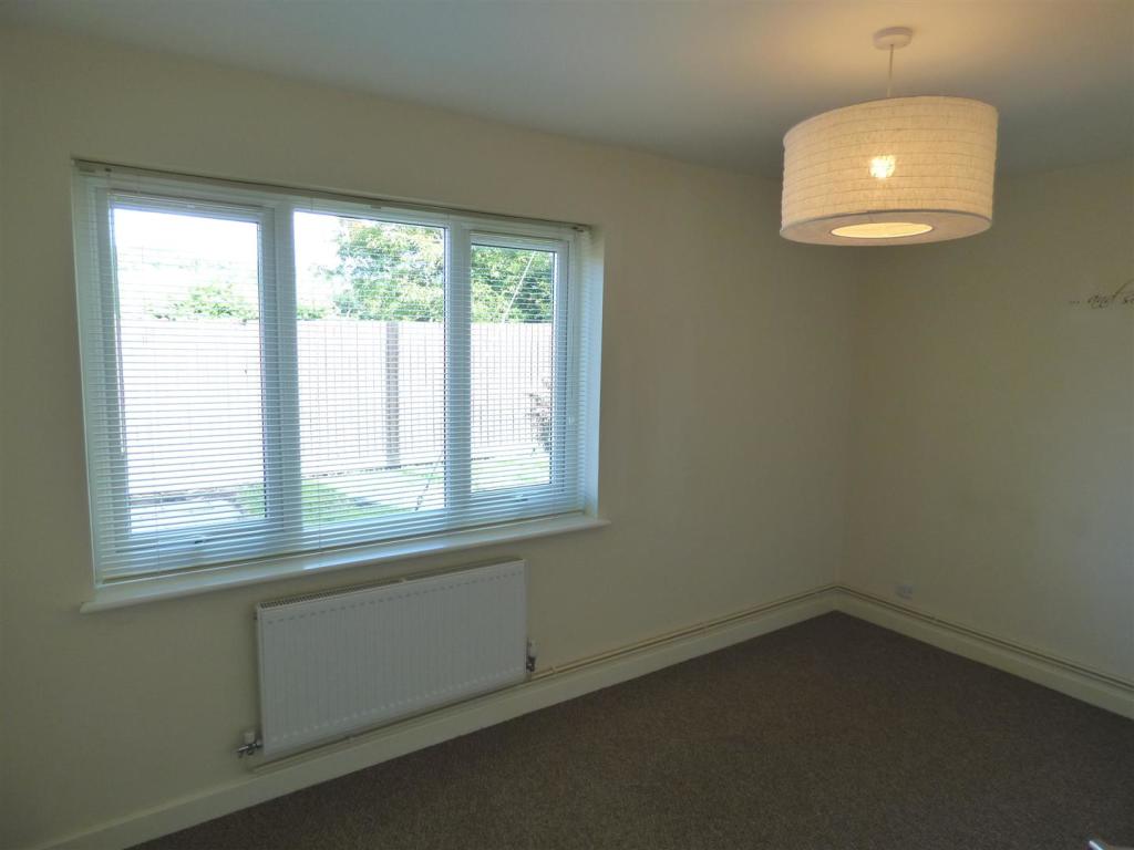 Bedroom 1.JPG