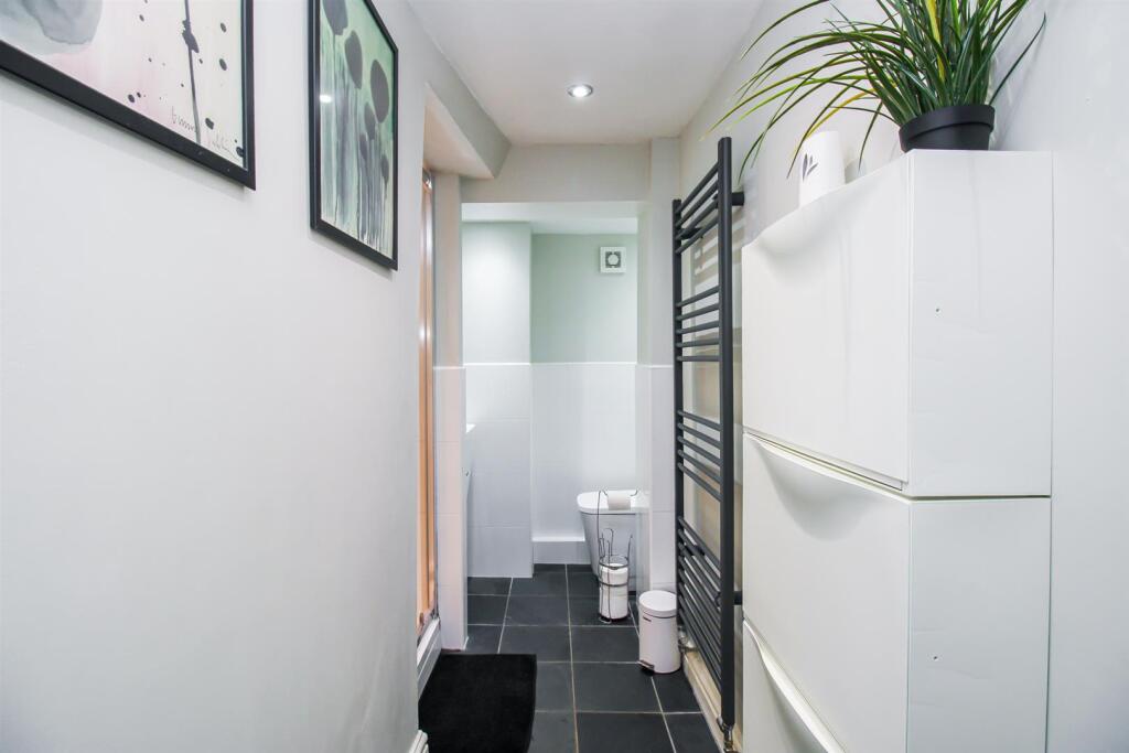 LOWER GROUND FLOOR SHOWER ROOM