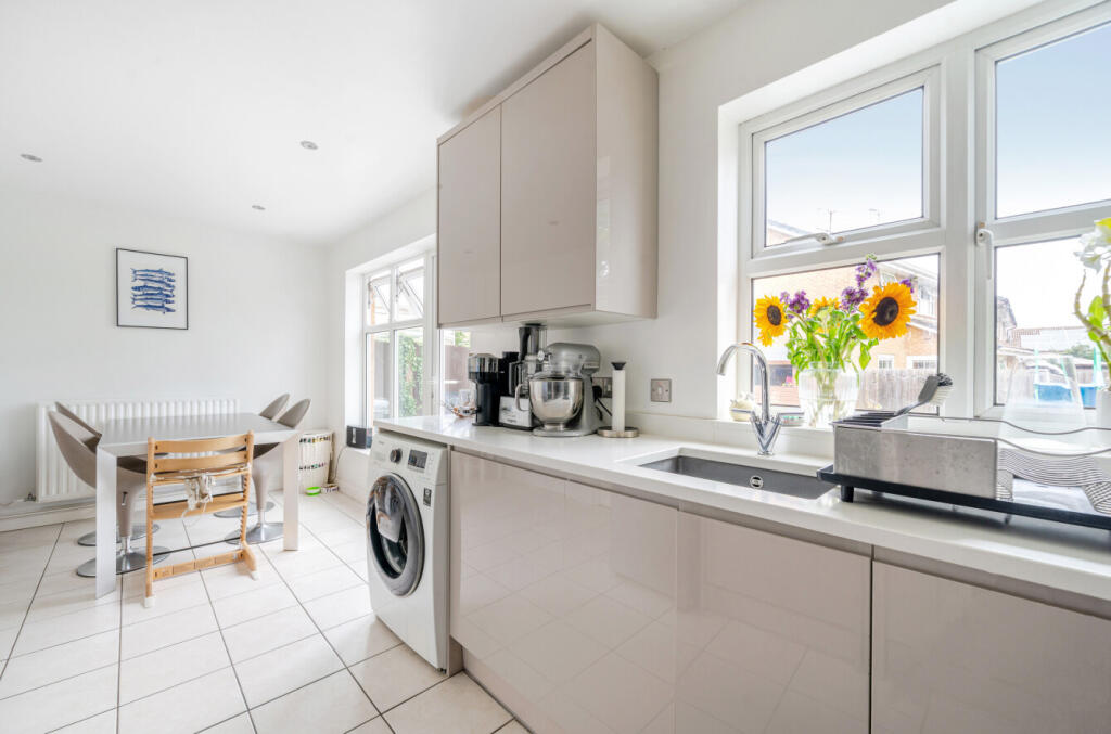 1327400-8-687f8a3...