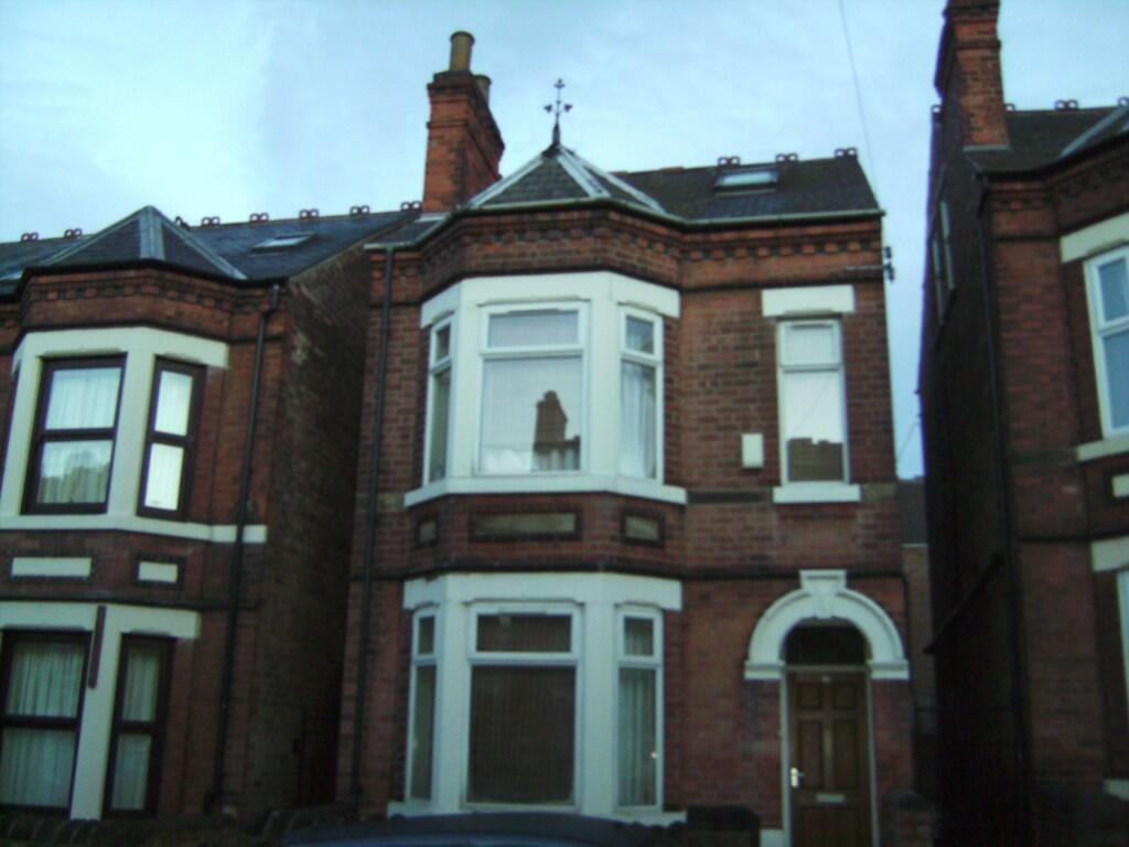18 Dunlop Avenue, Lenton, **£132** pppw
