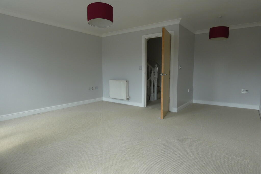 Living room on fi...